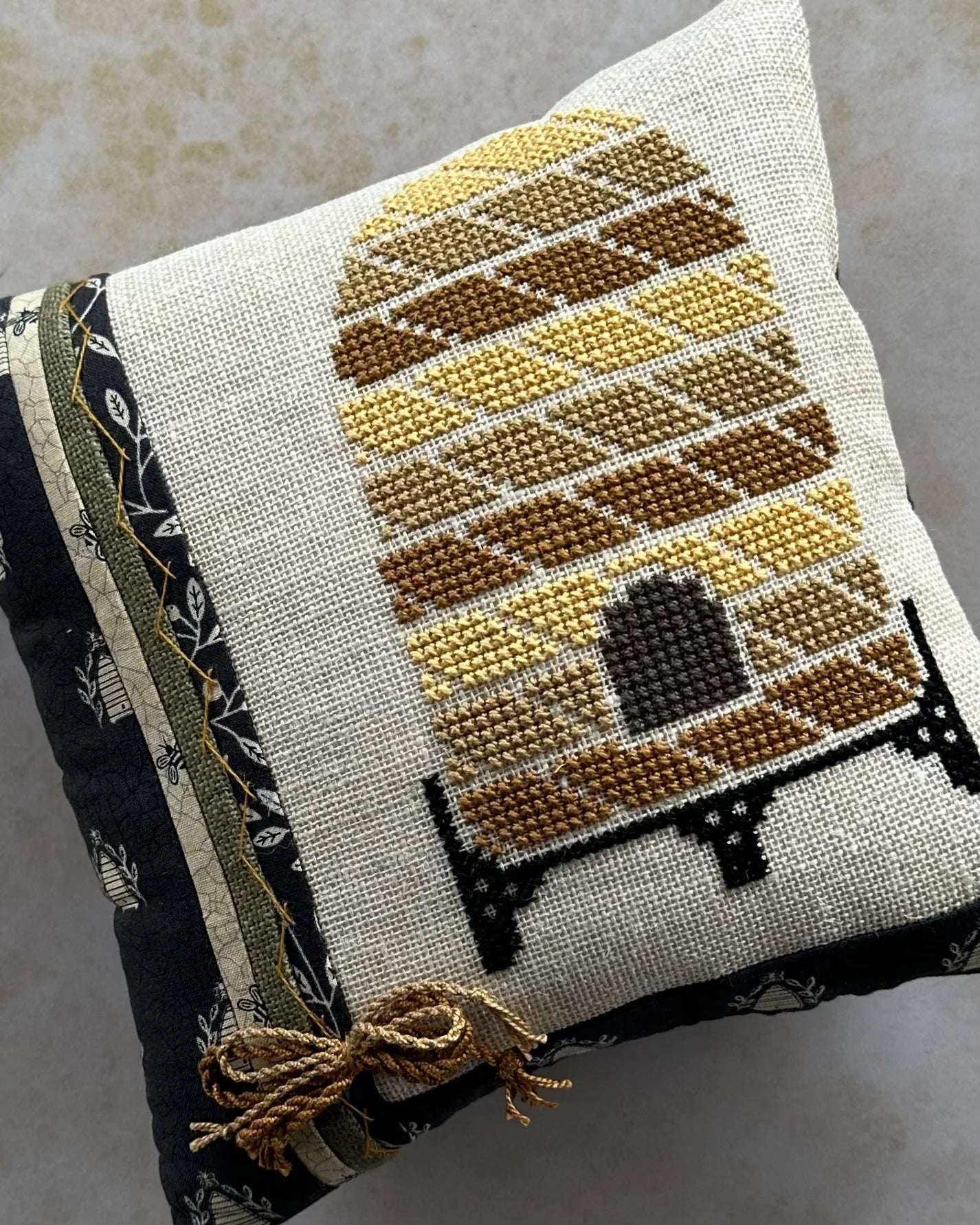 Bumble Bee Etchings Cross Stitch Pattern Heart in Hand