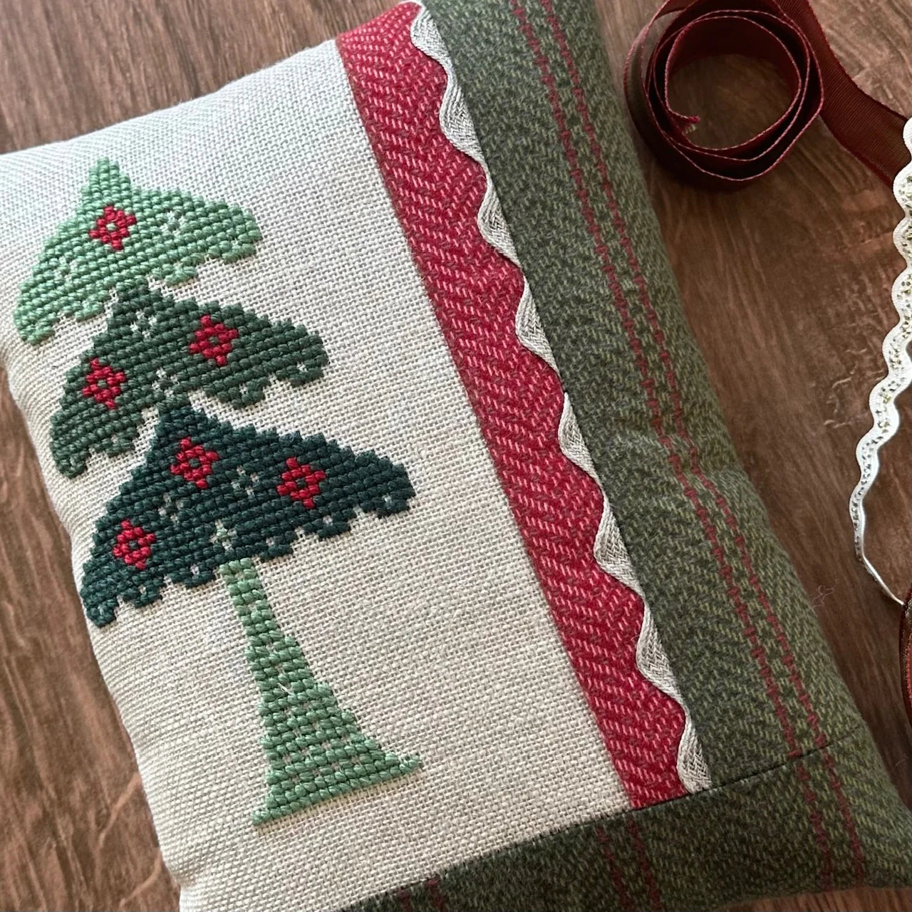 Christmas Etchings Cross Stitch Pattern Heart in Hand