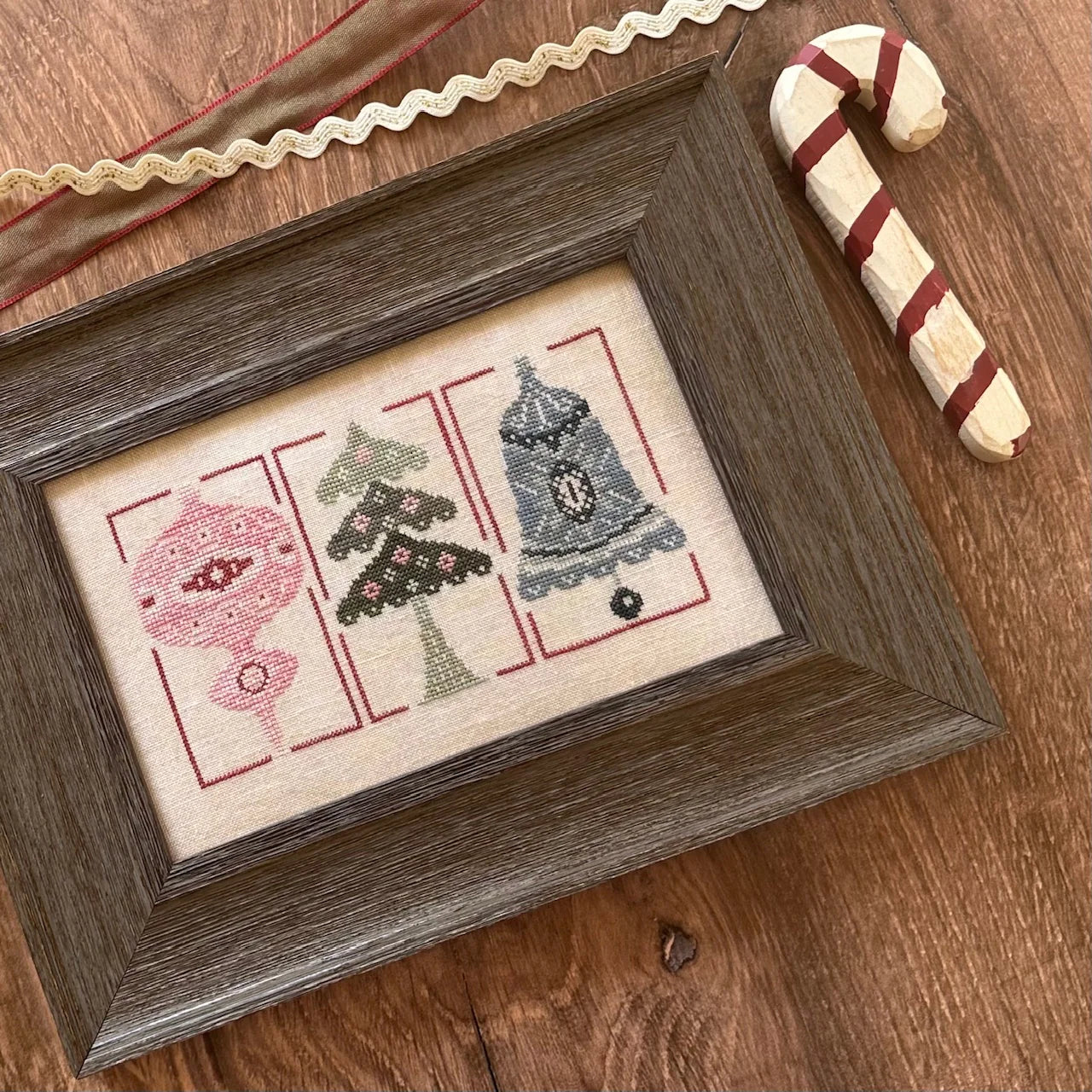 Christmas Etchings Cross Stitch Pattern Heart in Hand