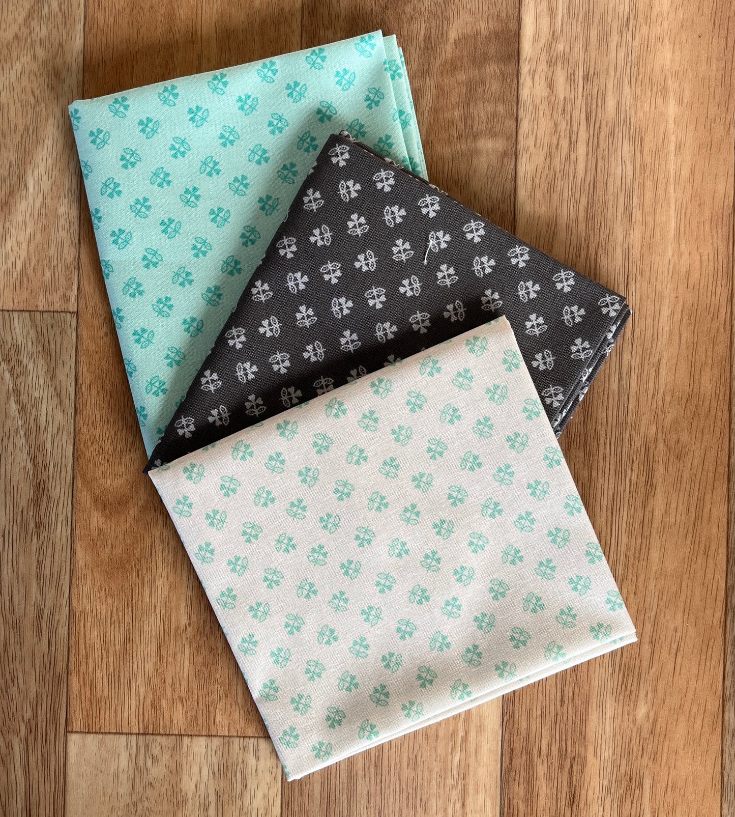 Farmers Daughter Clover Fat Quarter Bundle by Lori Holt for Riley Blake