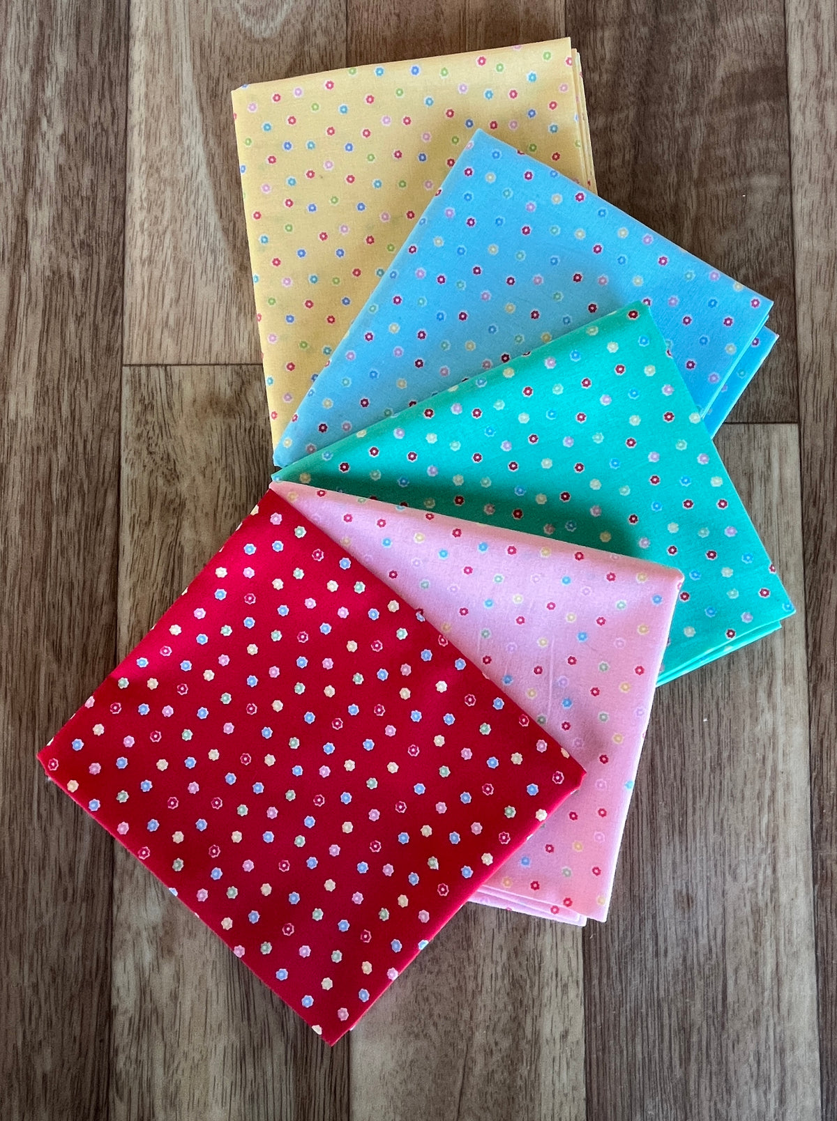 Happy Message 30's Collection Florals Fat Quarter Bundle by Atsuko Matsuyama for Yuwa Fabrics