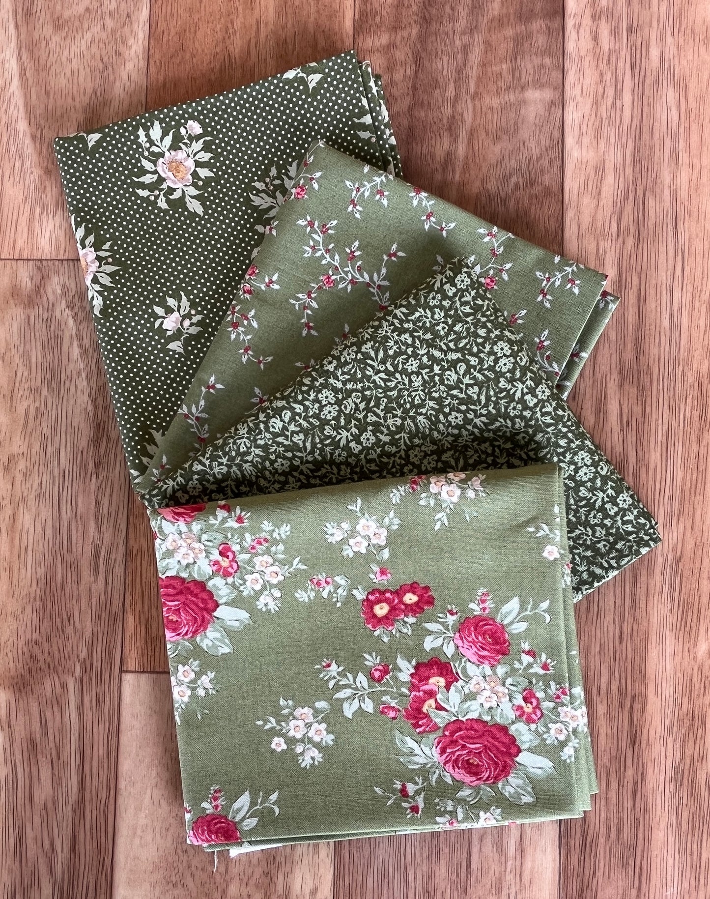 Tilda Merry Little Christmas Greens Fat Quarter Bundle