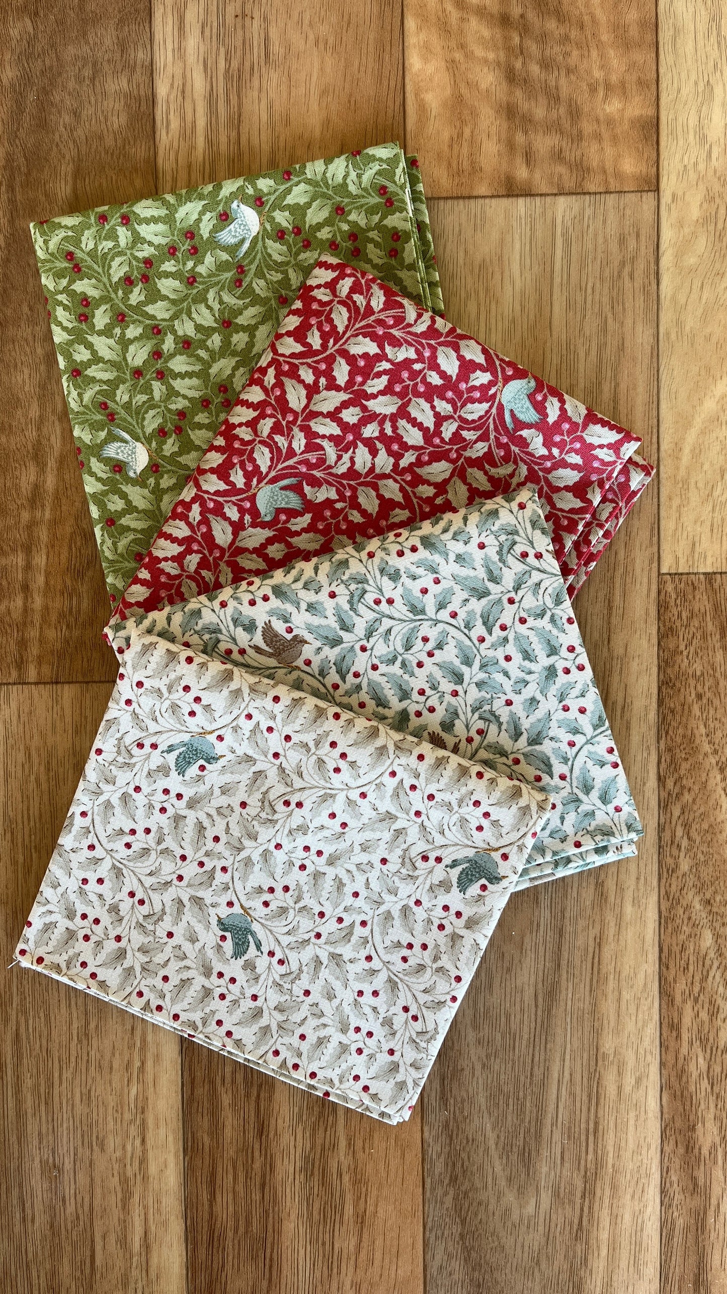 Tilda Merry Little Christmas Holly Fat Quarter Bundle