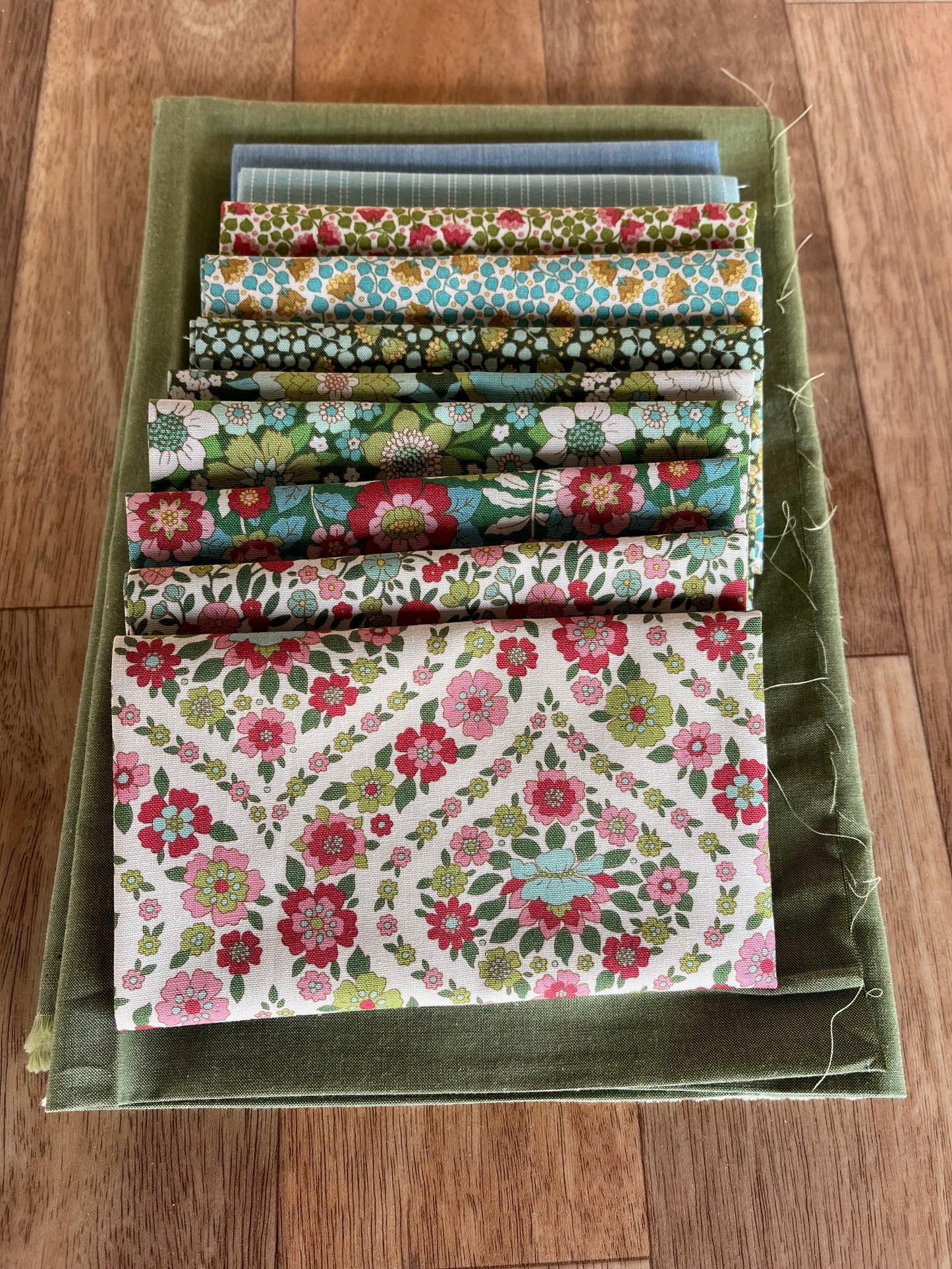 Tilda Wallflower Cushion Fabric Kit- Pine