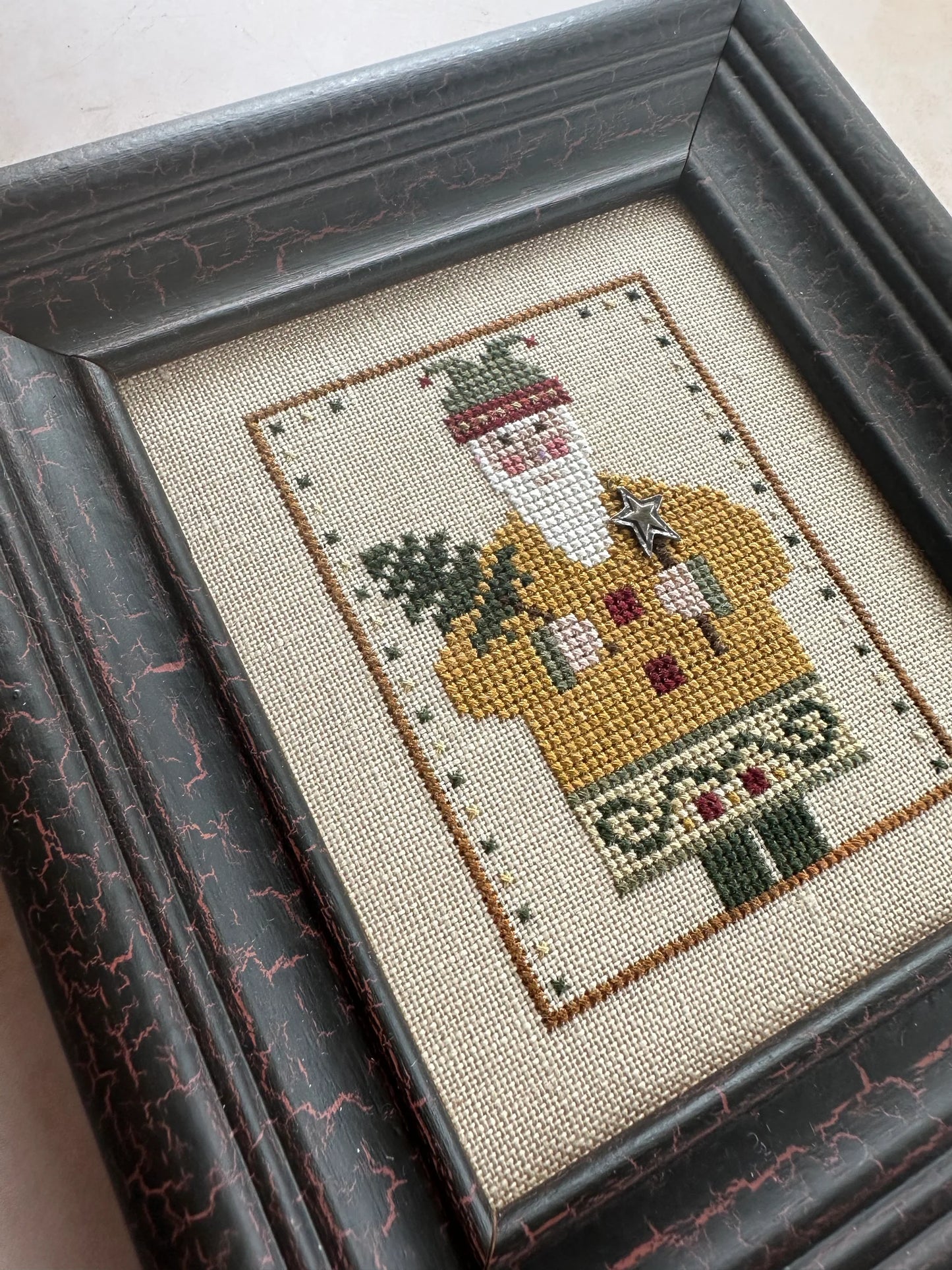 Wee Santa 2009 Cross Stitch Pattern Heart in Hand
