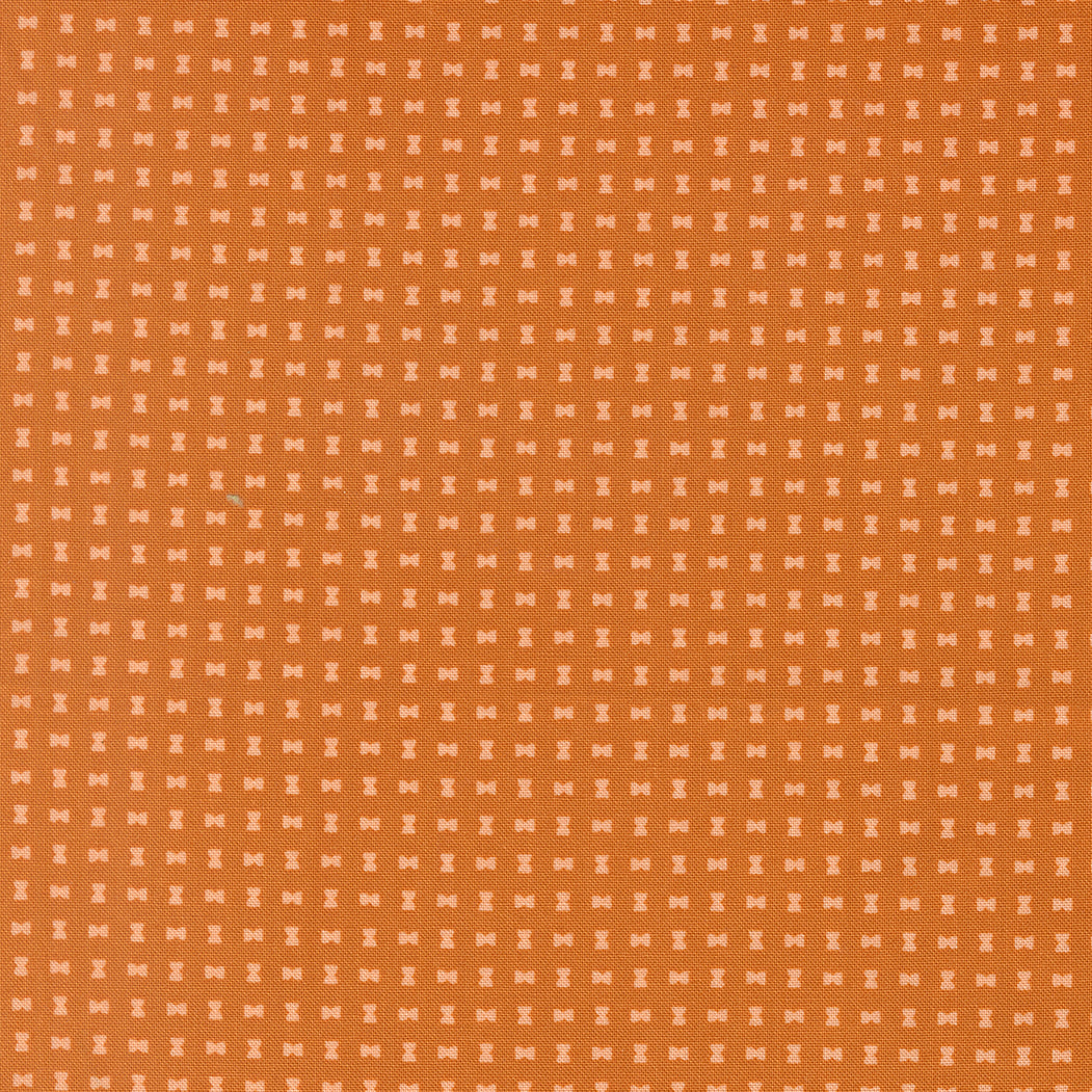 Scenery Spools Pumpkin M5127722 by Elizabeth Hartman for Moda Fabrics (sold in 25cm increments)