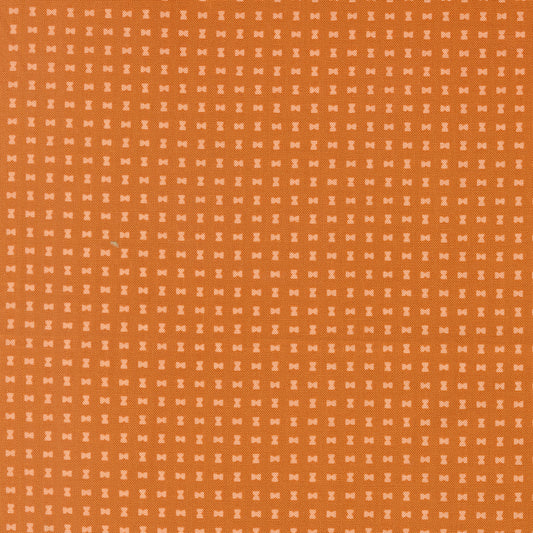 Scenery Spools Pumpkin M5127722 by Elizabeth Hartman for Moda Fabrics (sold in 25cm increments)