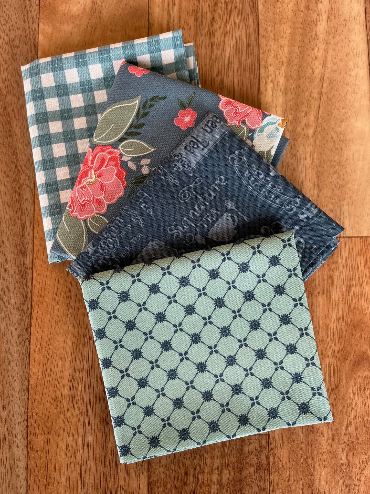 Afternoon Tea Blues Fat Quarter Bundle by Beverly McCullough for Riley Blake Designs