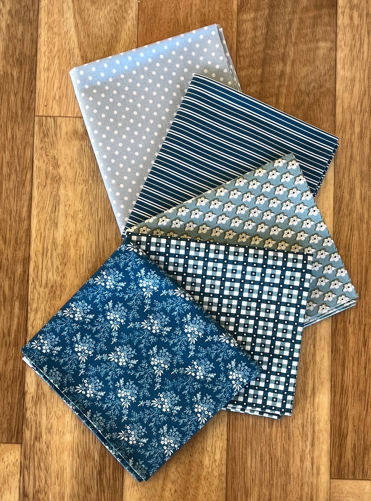 Comptoir De Toile 4 Blues Fat Quarter Bundle L'uccello for Devonstone Fabrics