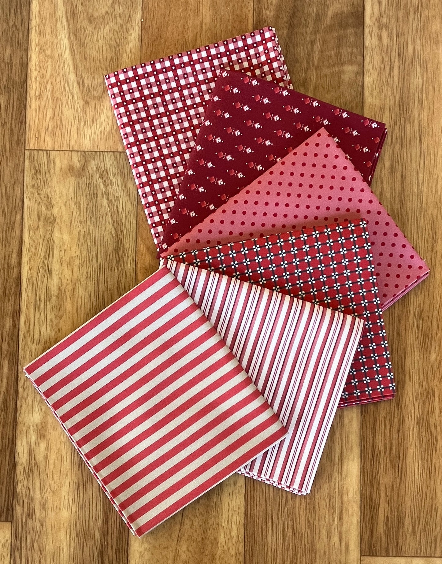 Comptoir De Toile 4 Reds Fat Quarter Bundle L'uccello for Devonstone Fabrics