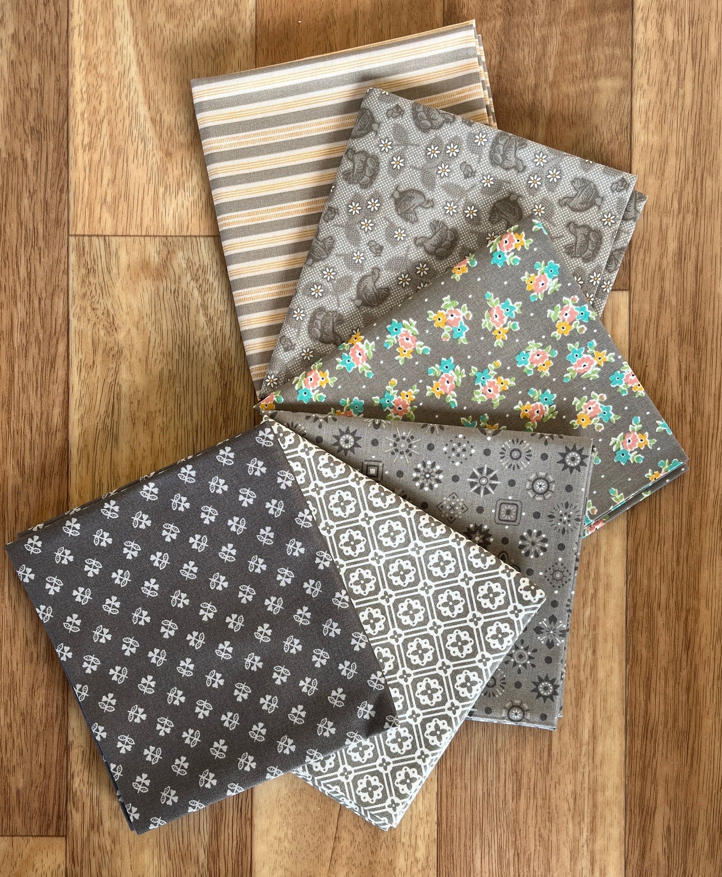 Farmers Daughter Pebble Fat Quarter Bundle by Lori Holt for Riley Blake