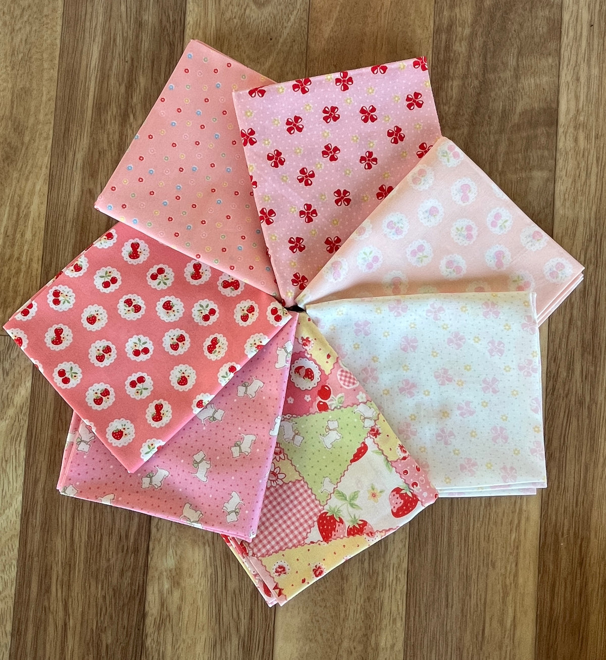 Happy Message 30's Collection Pinks Fat Quarter Bundle by Atsuko Matsuyama for Yuwa Fabrics