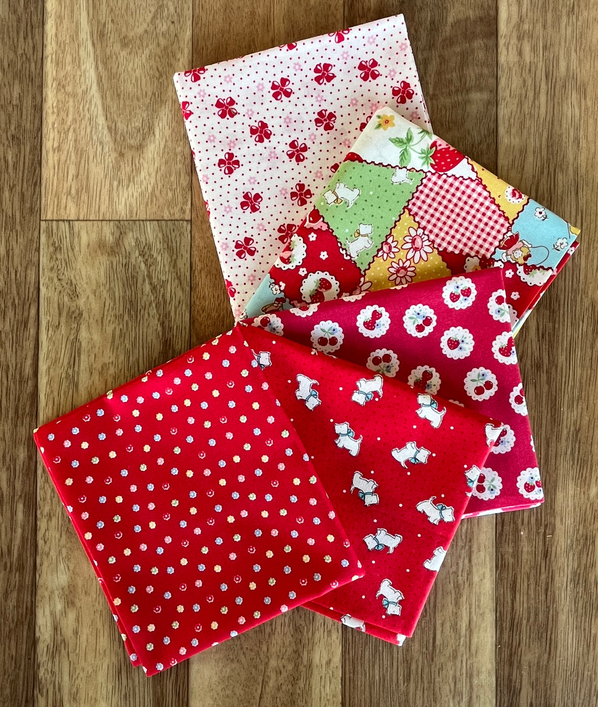 Happy Message 30's Collection Reds Fat Quarter Bundle by Atsuko Matsuyama for Yuwa Fabrics
