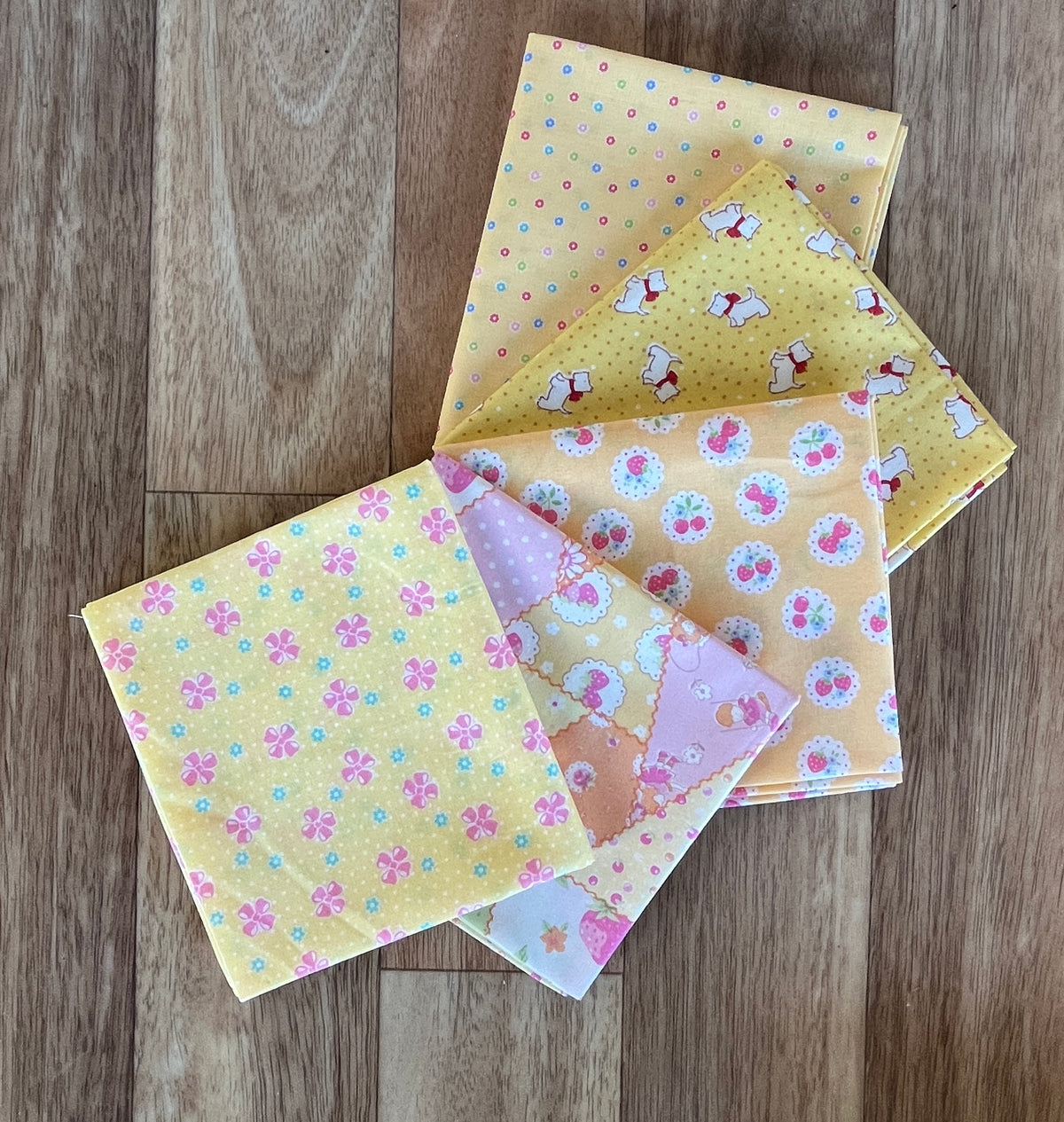 Happy Message 30's Collection Yellows Fat Quarter Bundle by Atsuko Matsuyama for Yuwa Fabrics