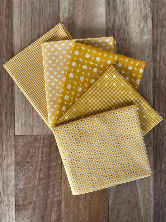 Prim-Lori-Holt-Fat-Eighth-Bundle