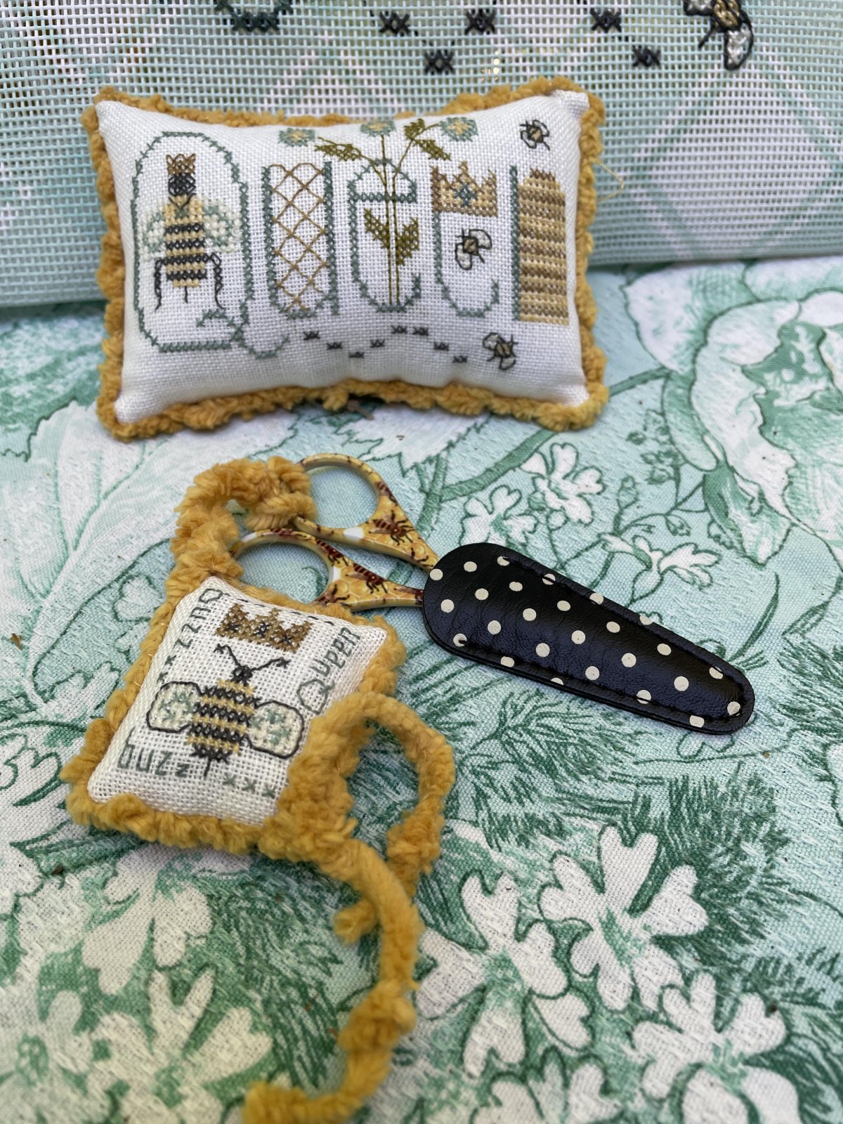 'Queen Bee Bag' cross-stitch pattern by Shepherds Bush