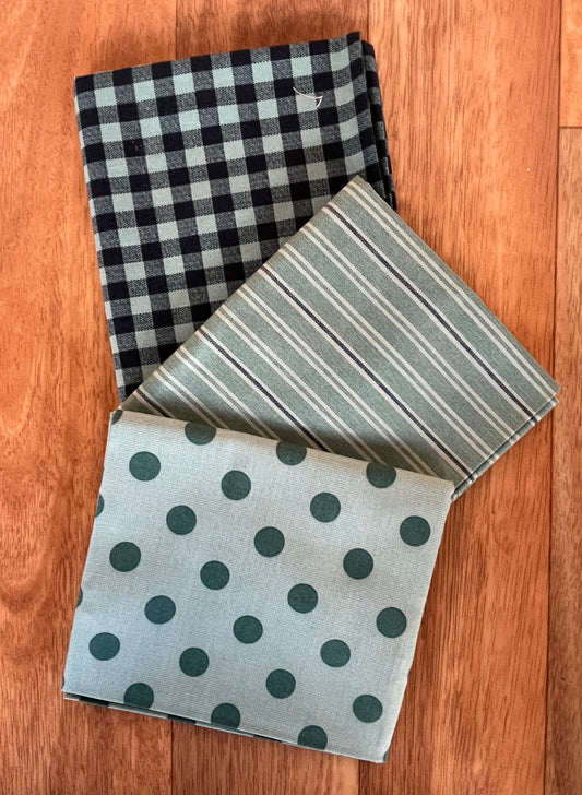 Quiltessential Blues Fat Quarter Bundle Laundry Basket Quilts for Andover Fabrics