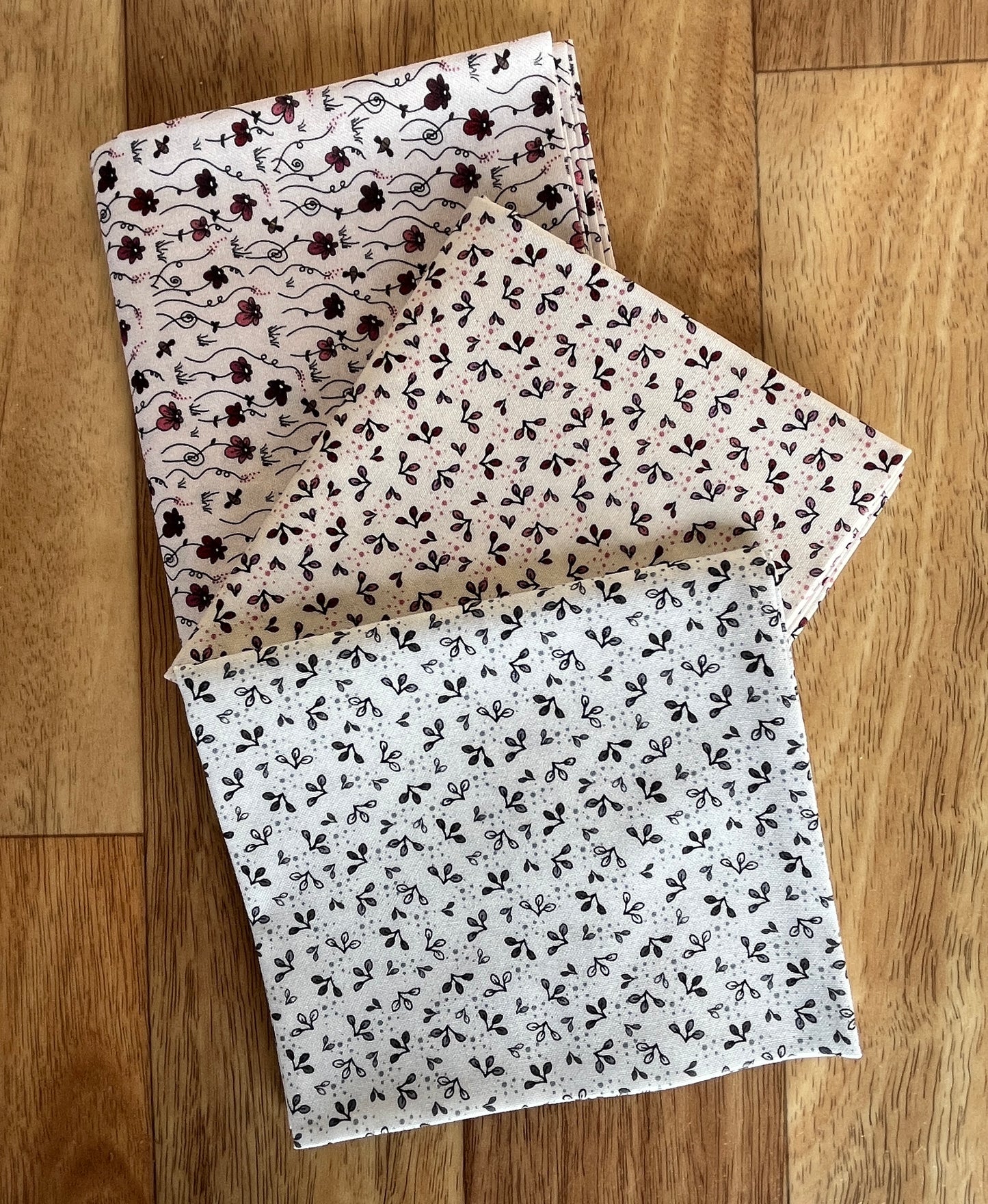 The Sweetest Embrace Creams Fat Quarter Bundle by Linette Jakobsen for Stoff Fabrics
