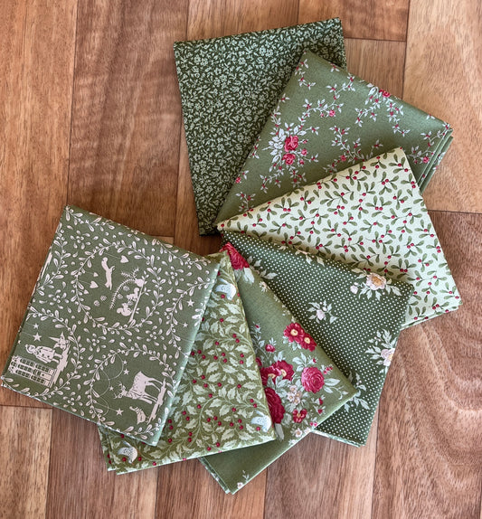 Tilda Merry Little Christmas Greens Fat Quarter Bundle