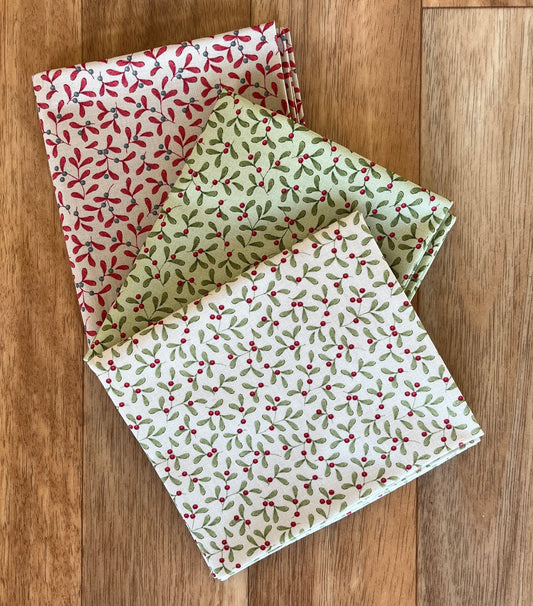 Tilda Merry Little Christmas Mistletoe Fat Quarter Bundle