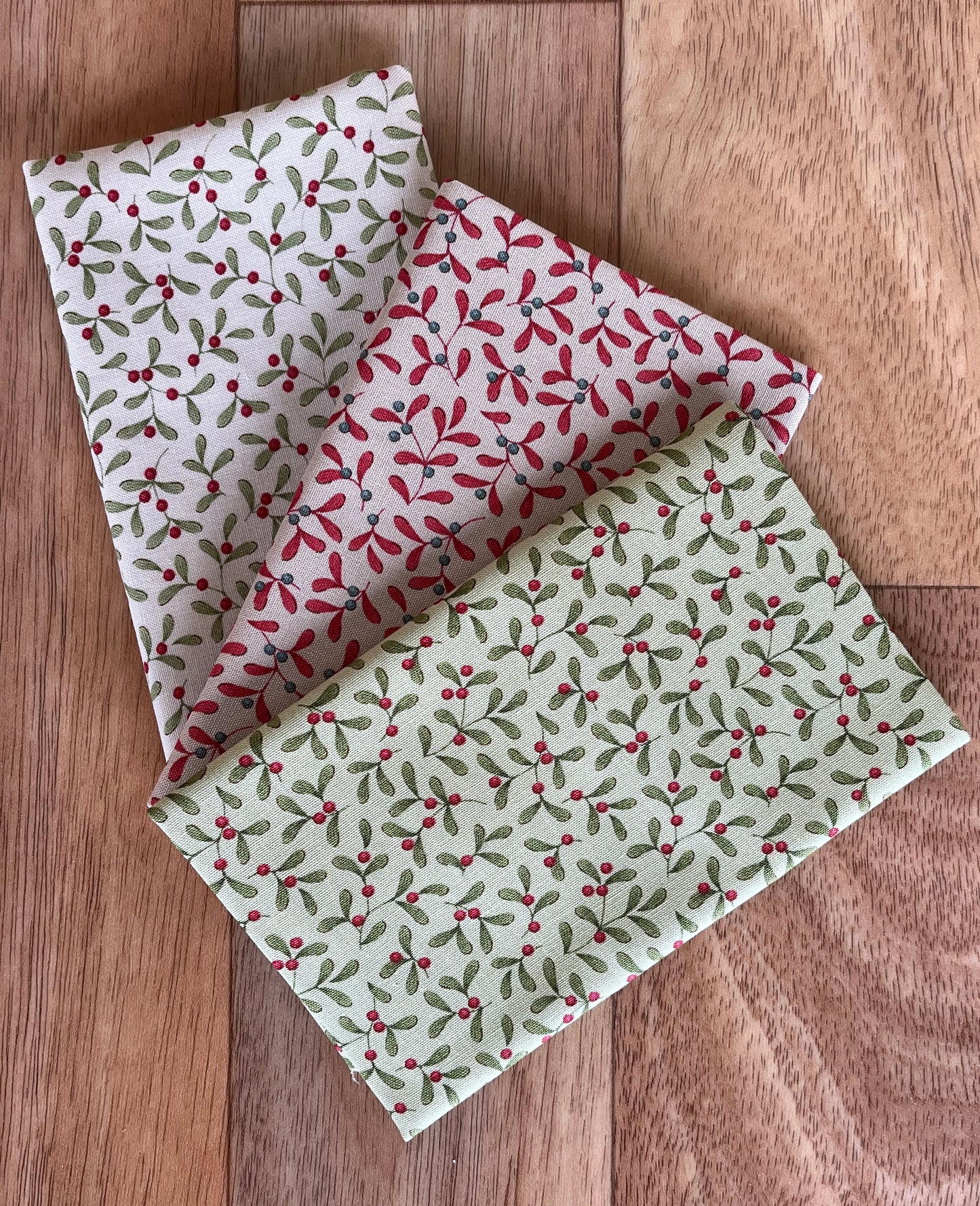 Tilda Merry Little Christmas Mistletoe Fat Eighth Bundle